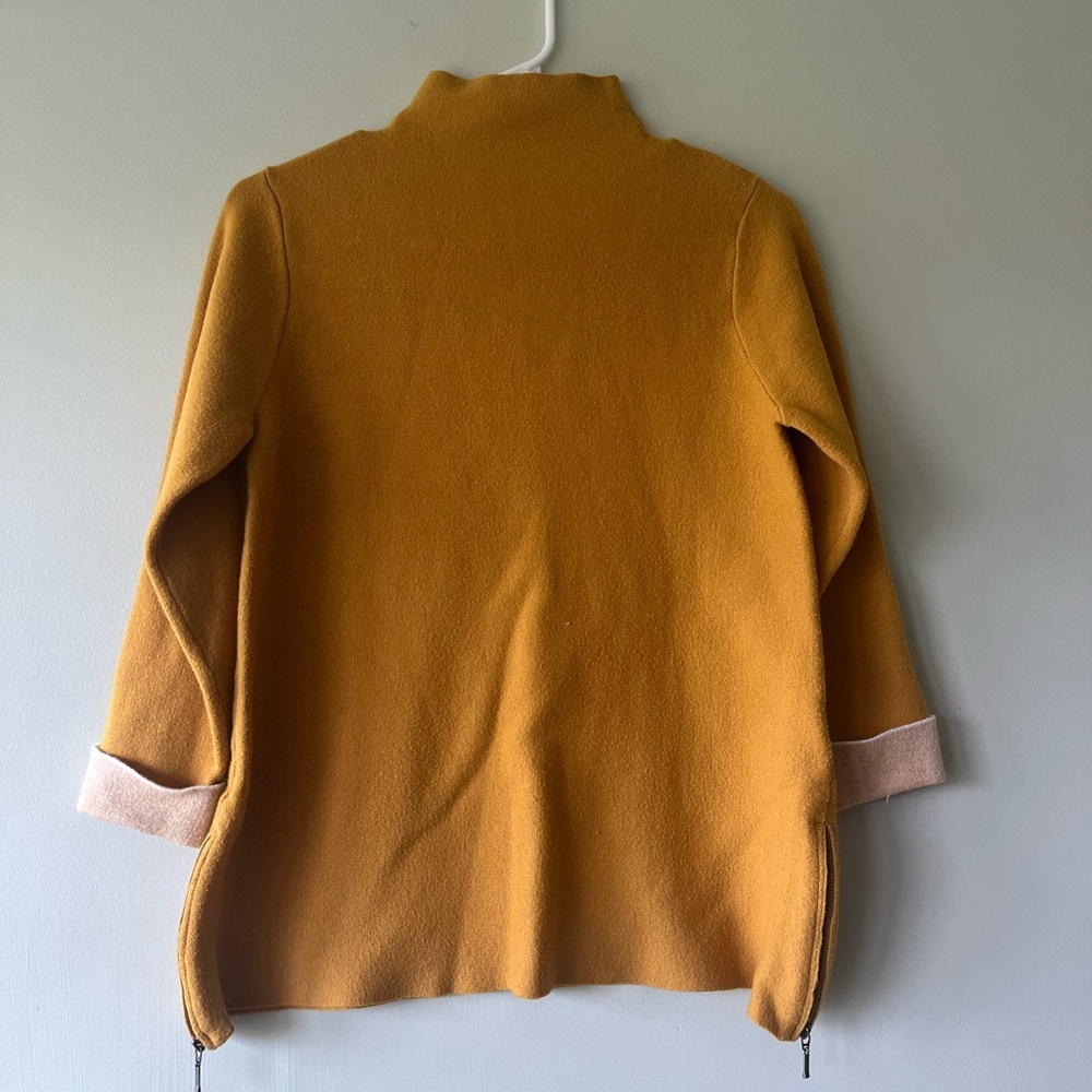 Women’s TAHARI crew neck yellow long cuff sleeve sweater size Medium
